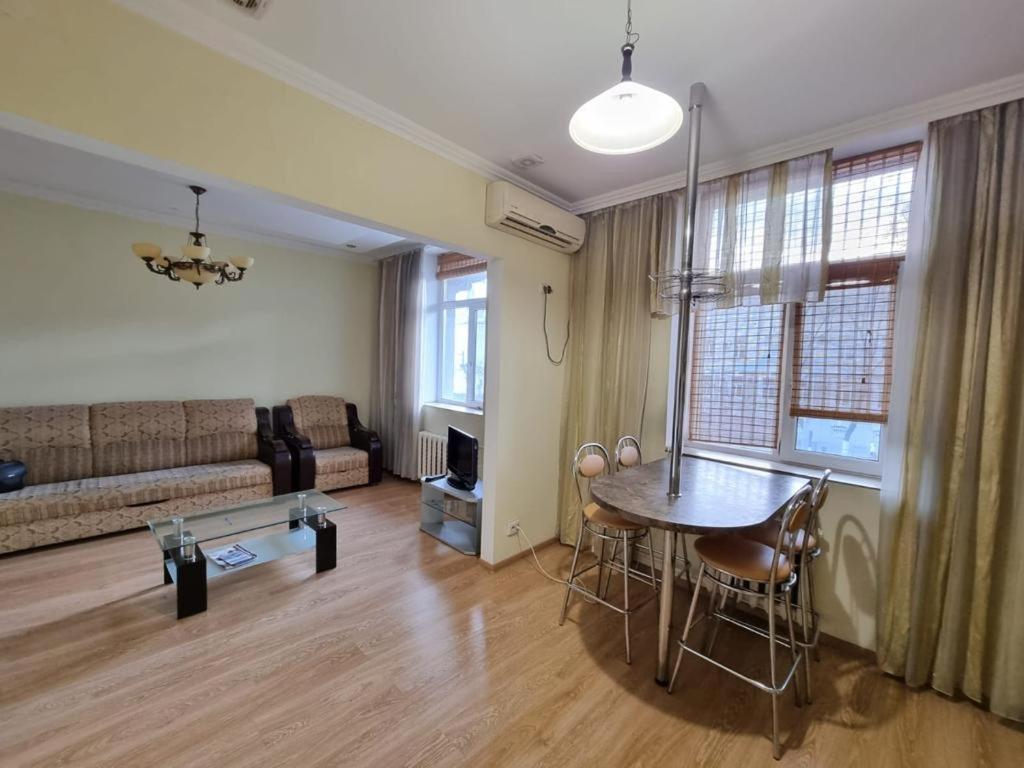 Ultra Central Apartment At Stefan Cel Mare 키시나우 외부 사진