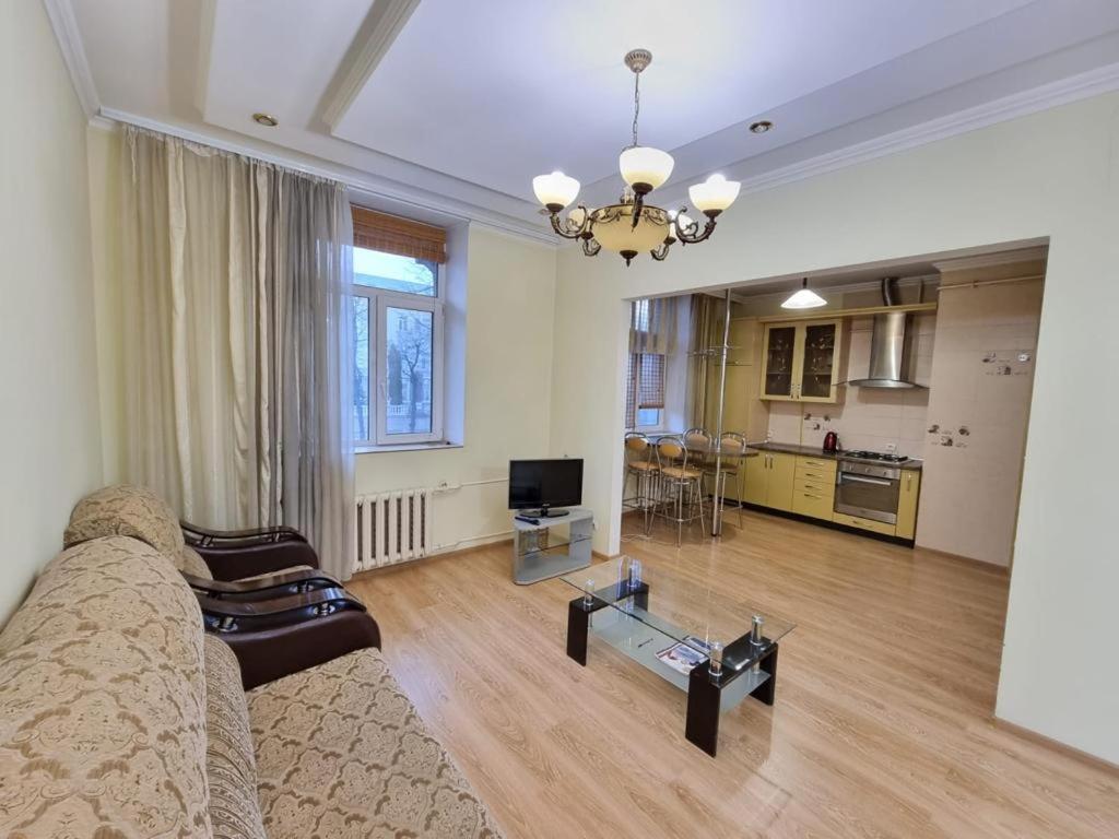 Ultra Central Apartment At Stefan Cel Mare 키시나우 외부 사진