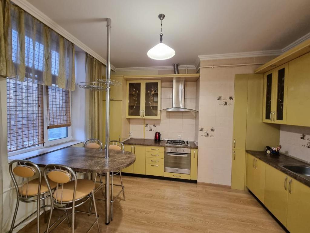 Ultra Central Apartment At Stefan Cel Mare 키시나우 외부 사진